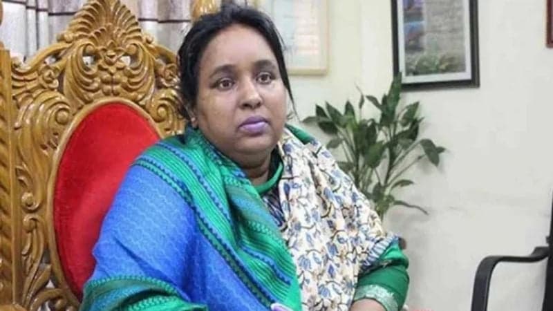 সেলিনা হায়াৎ আইভীর দেশত্যাগে নিষেধাজ্ঞা