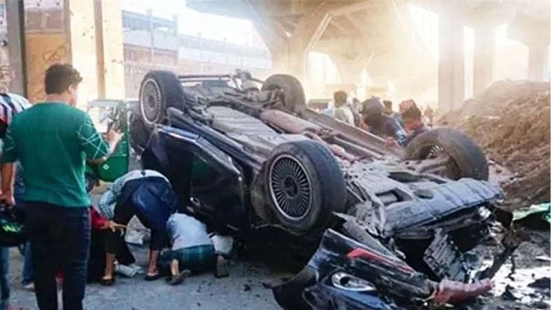 চট্টগ্রামে ফ্লাইওভার থেকে ছিটকে পড়লো প্রাইভেট কার, সাইকেল আরোহী নিহত