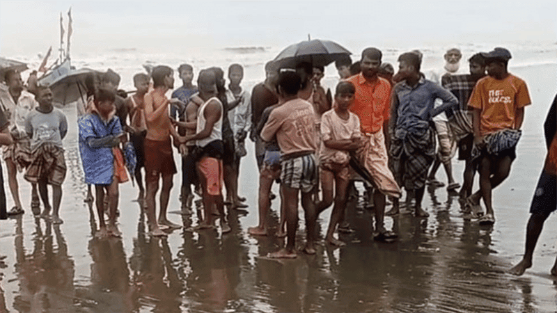 টেকনাফে রোহিঙ্গাবাহী নৌকাডুবির ঘটনায় ১৮ জন উদ্ধার, নিখোঁজ ১৩