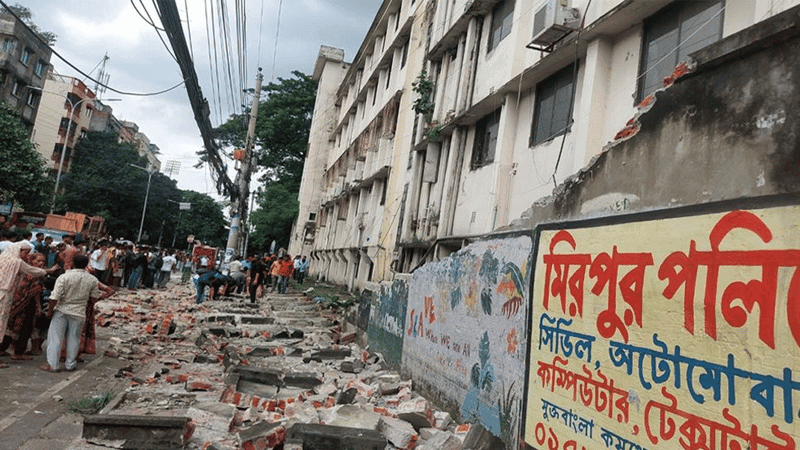 টিসিবির পণ্য নিতে গিয়ে দেয়ালচাপায় দুজন নিহত