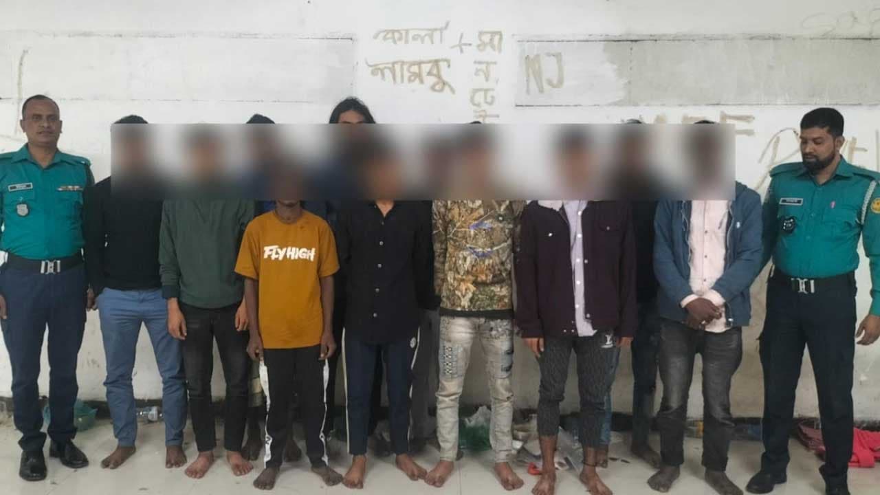 মোহাম্মদপুরে পুলিশের বিশেষ অভিযানে গ্রেপ্তার ১১