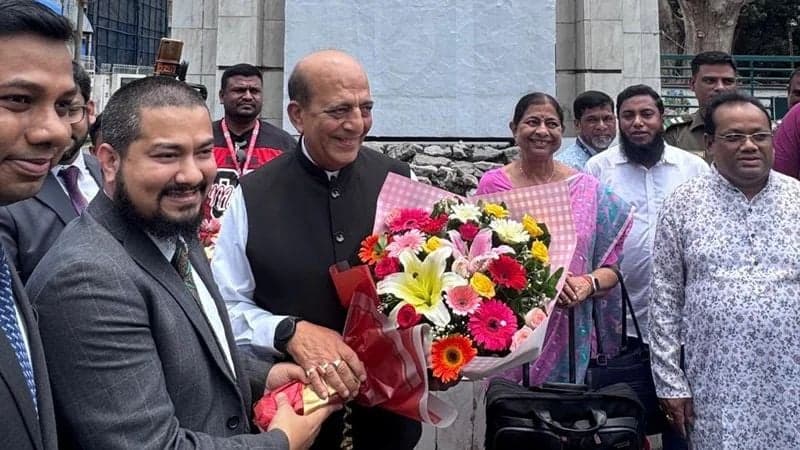 ঢাকায় পৌঁছেছেন ভারতের নতুন হাইকমিশনার দিনেশ ত্রিবেদী