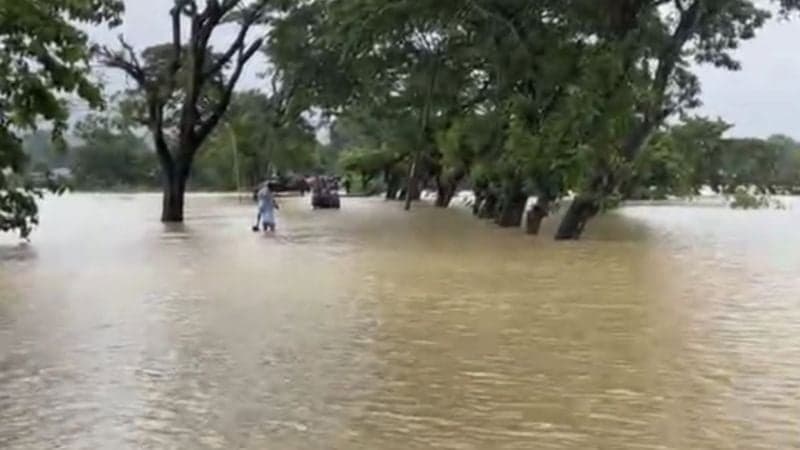 টানা বৃষ্টিতে সাজেকে আটকা ৬০০ পর্যটক