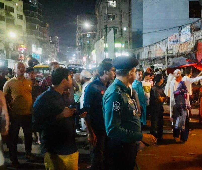 ‘ঝুঁকিপূর্ণ’ পরিবেশে রেস্তোরাঁ, পুলিশের অভিযানে গ্রেপ্তার ৩৭