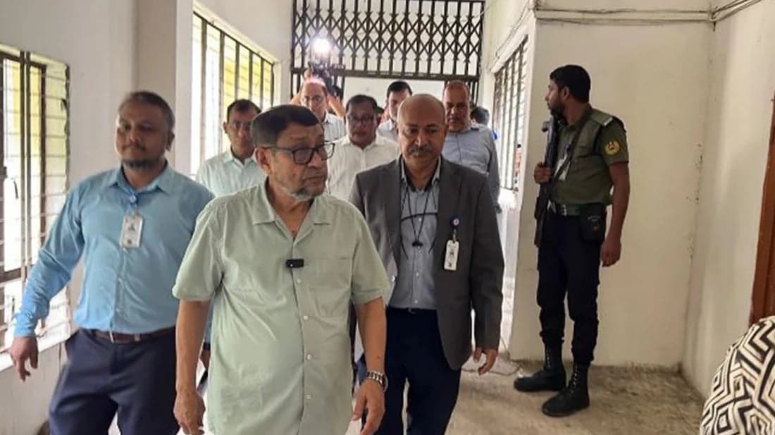 তিন হাসপাতালে হঠাৎ স্বাস্থ্যমন্ত্রী: দুই ক্লিনিক বন্ধ, দুই চিকিৎসককে শোকজ