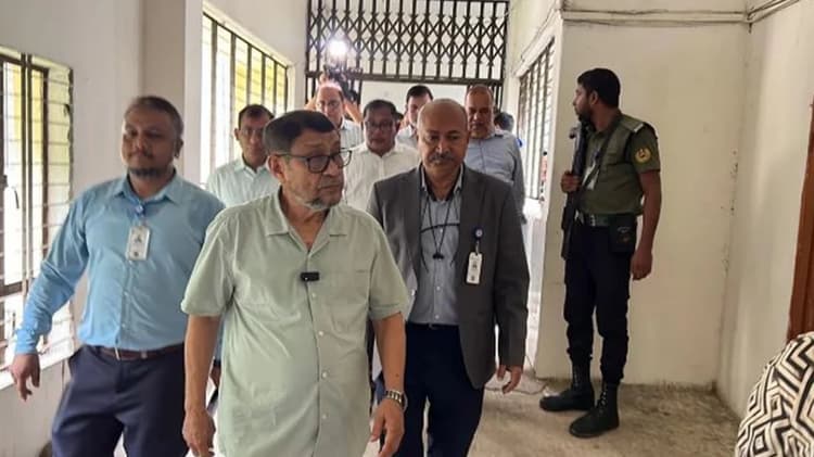 তিন হাসপাতালে হঠাৎ স্বাস্থ্যমন্ত্রী: দুই ক্লিনিক বন্ধ, দুই চিকিৎসককে শোকজ