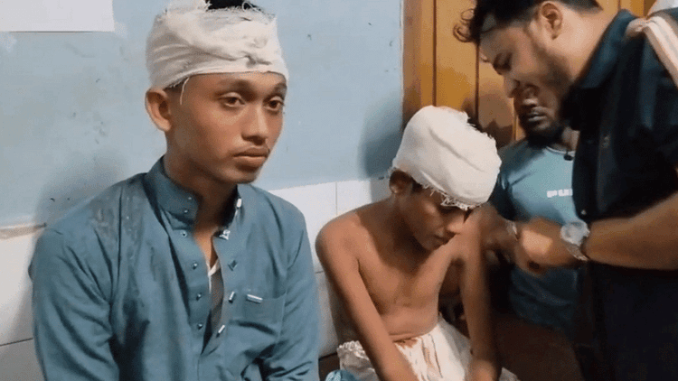পুলিশ লাইন্সে সাংস্কৃতিক অনুষ্ঠানে গানবাজনায় মাদ্রাসাছাত্রদের বাধা, সংঘর্ষে আহত ৩০