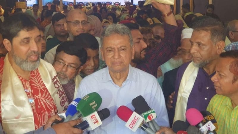 আ.লীগ তাদের ভবিষ্যৎকে আরও অনিশ্চিত করছে: আমীর খসরু 