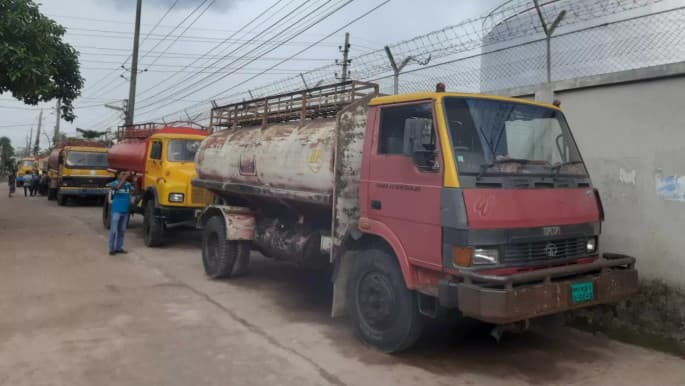 ধর্মঘটে ১৫ জেলায় জ্বালানি তেল পরিবহন বন্ধ