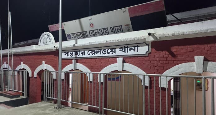 চলন্ত ট্রেনে ধর্ষণের অভিযোগে পুলিশের ৪ সদস্য প্রত্যাহার