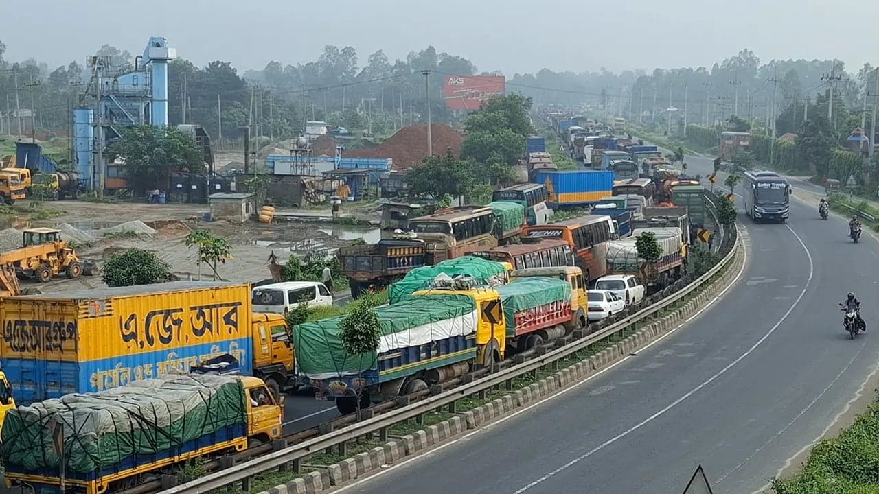 ঢাকা-টাঙ্গাইল মহাসড়কে ১৮ কিলোমিটার যানজট, ভোগান্তিতে যাত্রীরা