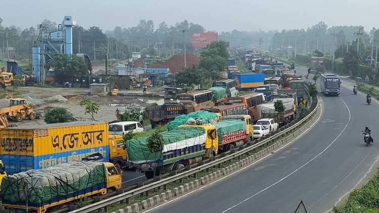 ঢাকা-টাঙ্গাইল মহাসড়কে ১৮ কিলোমিটার যানজট, ভোগান্তিতে যাত্রীরা