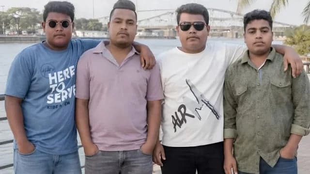 ওমানে গাড়ি থেকে উদ্ধার হওয়া চার ভাইয়ের মরদেহ দেশে পৌঁছেছে