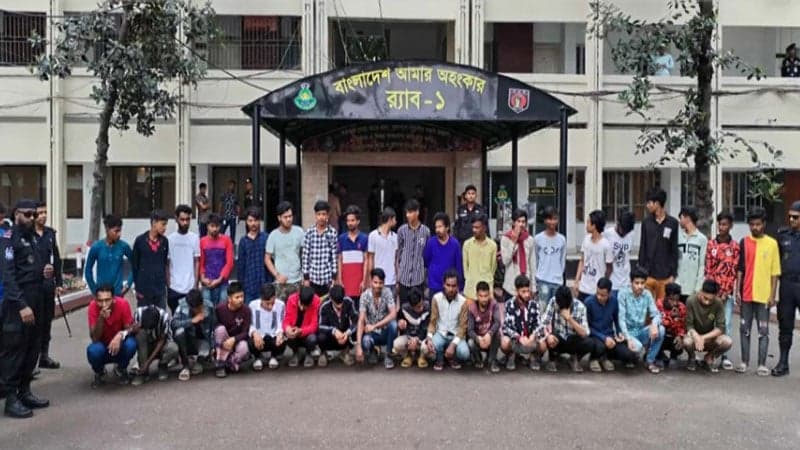 রাজধানীতে সাত গ্রুপের দলনেতাসহ ‘কিশোর গ্যাং’র ৩৭ সদস্য গ্রেপ্তার