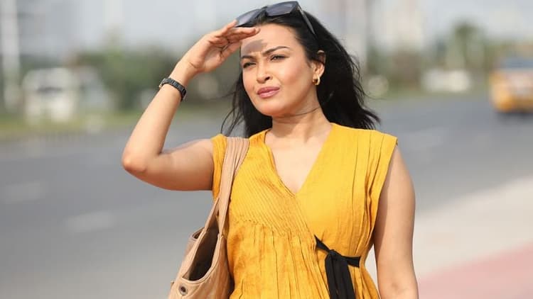 তীব্র গরমে পানি ও লবণশূন্যতা রোধে ইলেকট্রোলাইটের ভারসাম্য রক্ষা করবেন যেভাবে