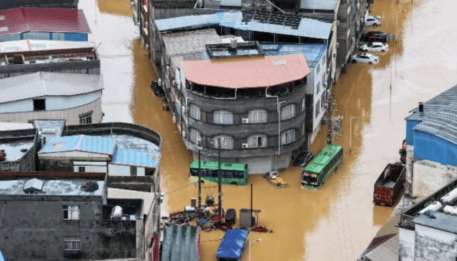 চীনে টাইফুনের প্রভাবে ভয়াবহ বন্যা, নিহত বেড়ে ১৭