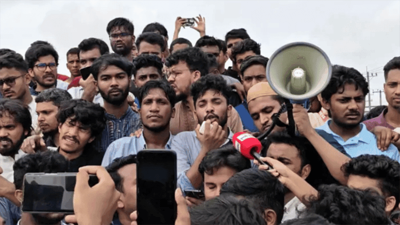 অপ্রতিম হত্যা: ৪ দফা দাবিতে ২৪ ঘণ্টার আলটিমেটাম দিয়ে মহাসড়ক ছাড়লেন শিক্ষার্থীরা