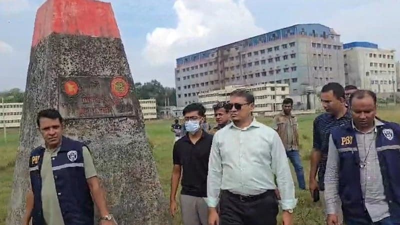 তাহসিফ ধাওয়া খেয়ে ঝাঁপ দেন, আমি পালিয়ে আসি: দ্বীপ