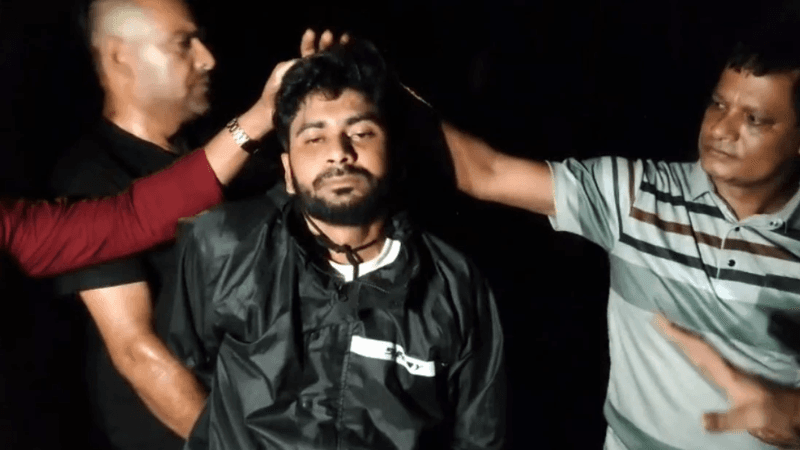 নাটোরে ৫ লাখ টাকা ঘুষ নিতে গিয়ে ভুয়া এনএসআই কর্মকর্তা আটক