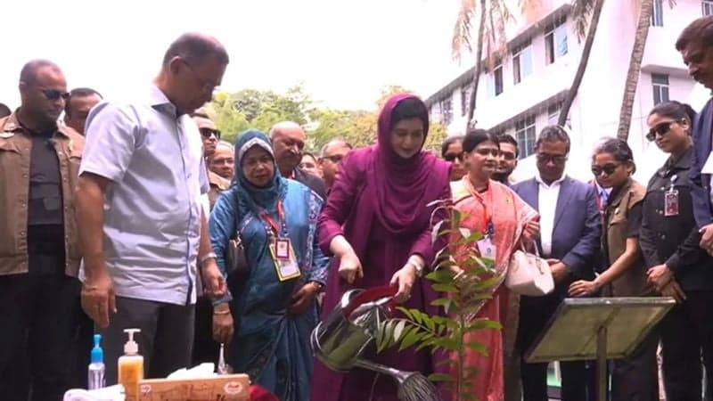 ঢামেকের প্রতিষ্ঠাবার্ষিকীতে বৃক্ষরোপণ কর্মসূচির উদ্বোধন করলেন প্রধানমন্ত্রী