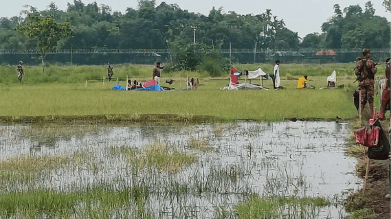 ৫৯ ঘণ্টা ধরে শূন্যরেখায় খোলা আকাশের নিচে ১০ জন, সমাধান মেলেনি দুই দফা বৈঠকেও