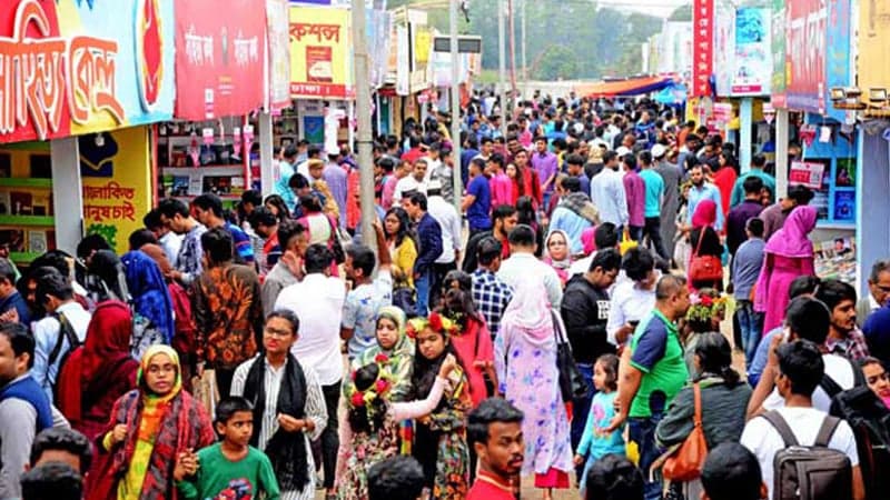 বইমেলার স্টলে স্যানিটারি ন্যাপকিন রাখা নিয়ে আপত্তি, চাপের মুখে সরানোর সিদ্ধান্ত