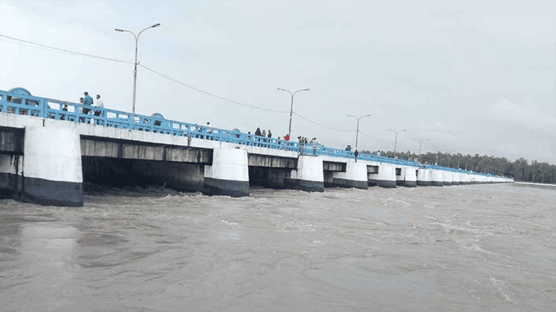 পাহাড়ি ঢল-বৃষ্টিতে তিস্তার পানি বেড়েছে, খুলে দেওয়া হলো ৪৪ জলকপাট