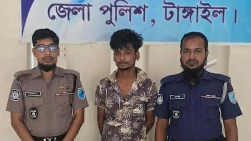 স্কুলছাত্রীদের উত্ত্যক্ত করার ভিডিও ভাইরালের পর তরুণ গ্রেপ্তার