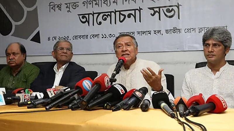 ২৬৬ সাংবাদিকের বিরুদ্ধে মামলা কীভাবে সম্ভব, প্রশ্ন মাহফুজ আনামের