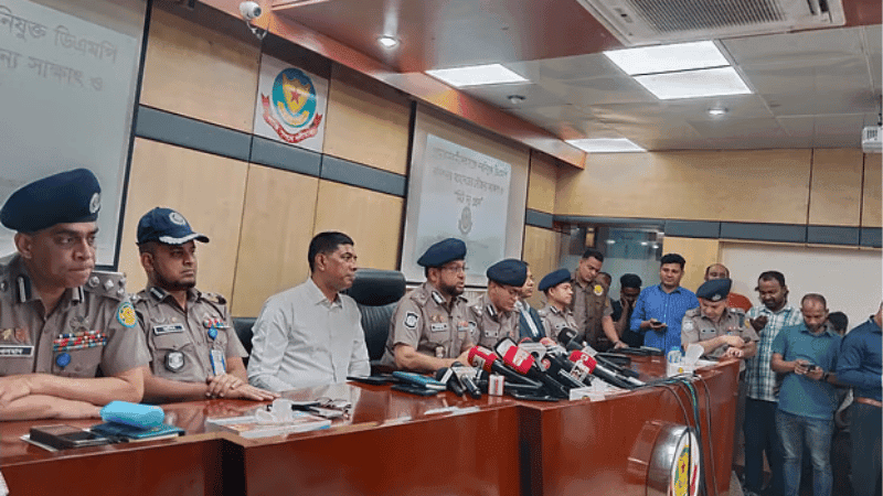 ছিনতাই-চাঁদাবাজি বড় চ্যালেঞ্জ হয়ে দাঁড়িয়েছে: ডিএমপি কমিশনার