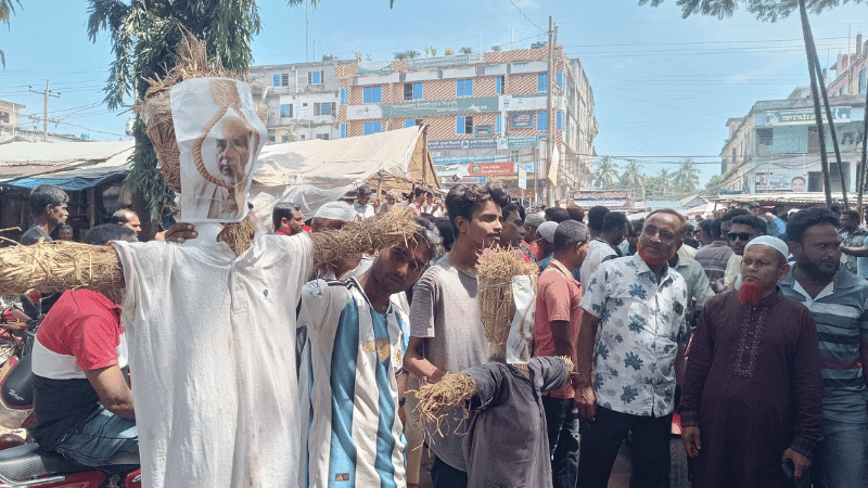 এমপি গাজী নজরুলের শাস্তির দাবিতে সাতক্ষীরায় বিক্ষোভ, কুশপুতুল দাহ