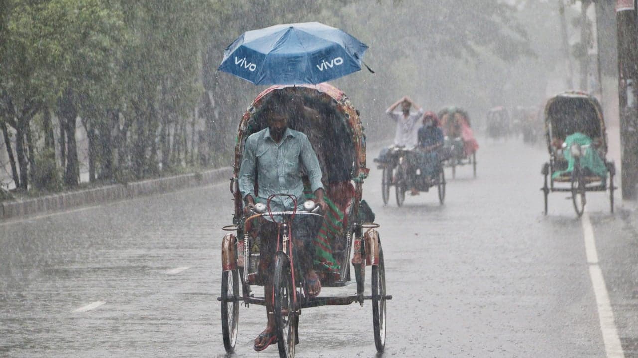ঢাকায় বজ্রবৃষ্টি, ৭ বিভাগে ভারী বর্ষণের পূর্বাভাস