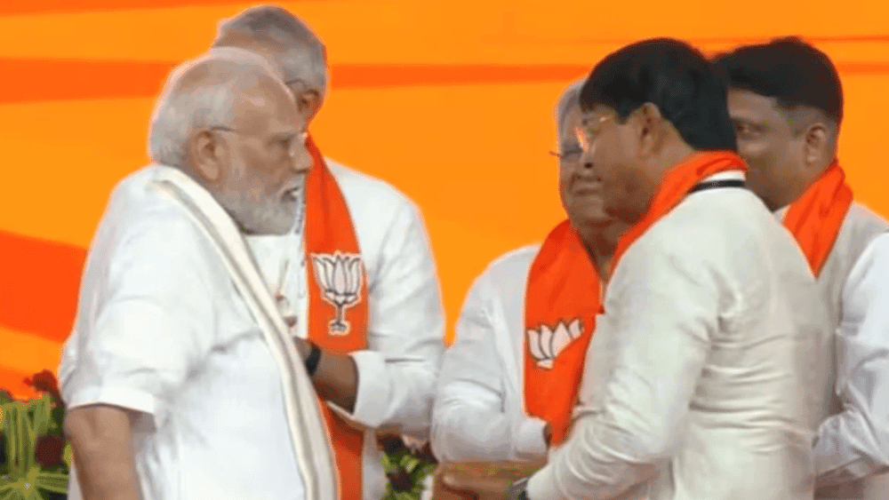 নরেন্দ্র মোদির অনুষ্ঠানস্থল থেকে অস্ত্রসহ দুইজন আটক