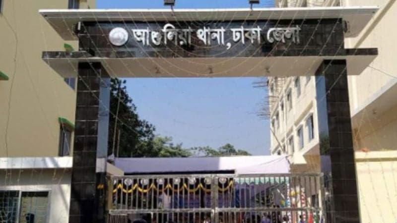 আশুলিয়ায় নারী পোশাক শ্রমিককে হত্যা করে আগুন, স্বামী পলাতক