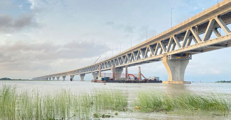 পদ্মা সেতু নির্মাণে মোবাইলে সারচার্জ বন্ধে আইনি নোটিশ