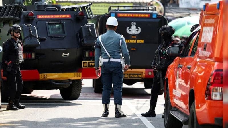 জুমার নামাজের সময় জাকার্তার মসজিদে বিস্ফোরণে আহত ৫৪ 