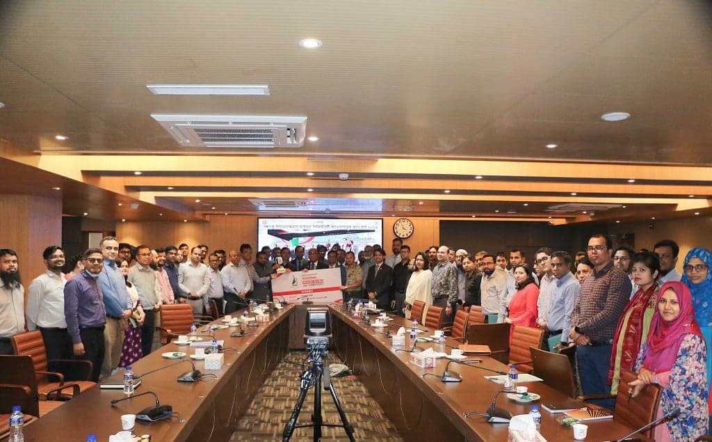 'বঙ্গবন্ধু ইন্টারন্যাশনাল সাইবার সিকিউরিটি অ্যাওয়ারনেস অ্যাওয়ার্ড' পেল বিটিআরসি