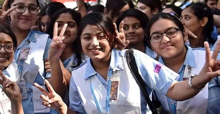 এইচএসসি ও সমমানের পরীক্ষায় পাসের হার ৫২.১২ শতাংশ, জিপিএ-৫ পেলেন ৪০,০৮৪ জন 