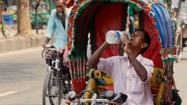 গরমে সুস্থ থাকতে প্রতিদিন কতটুকু পানি প্রয়োজন?
