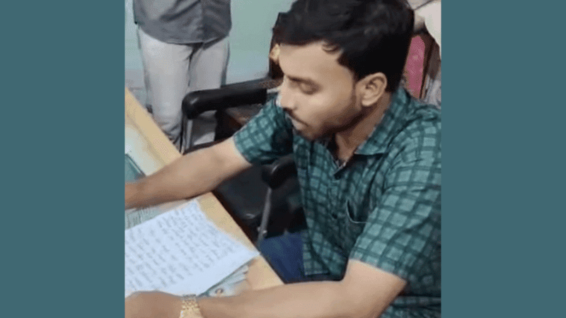 বগুড়ায় এনসিপি নেতাকে নারীর জুতাপেটা