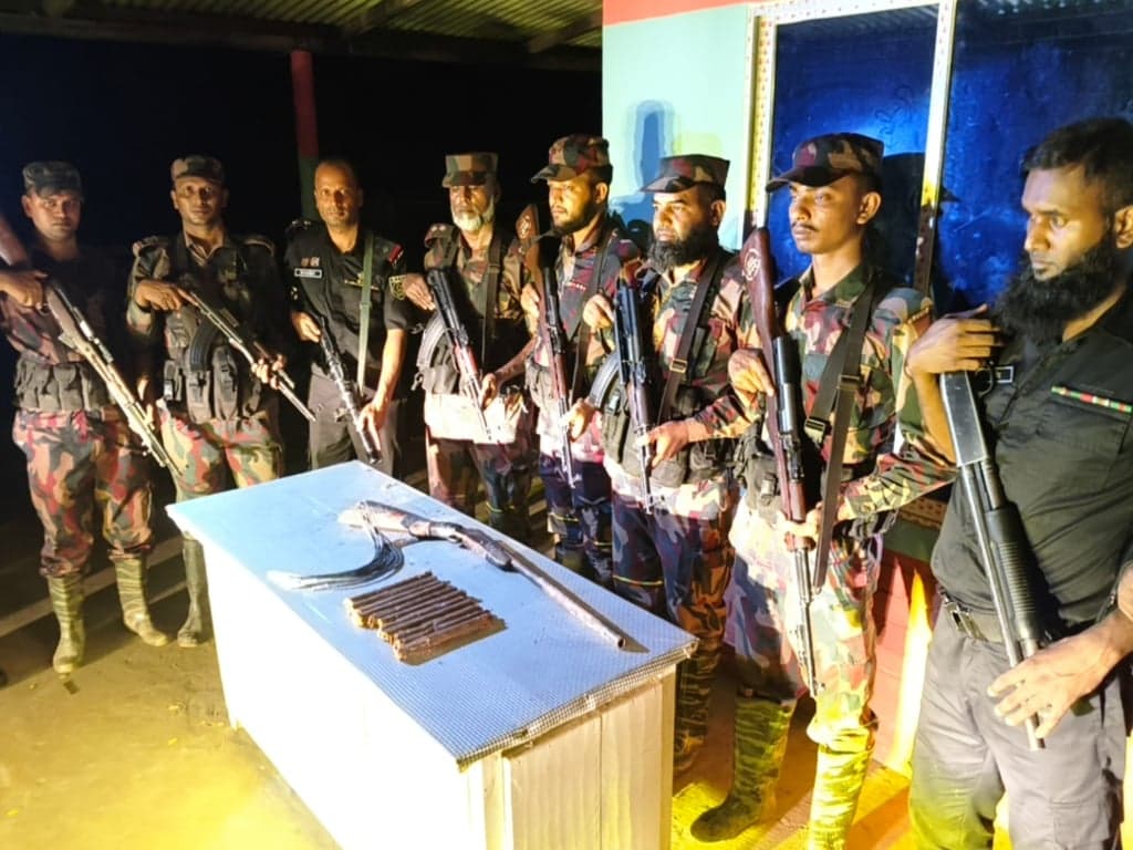 সিলেটের  জকিগঞ্জ সীমান্তে অস্ত্র ও বিস্ফোরক উদ্ধার