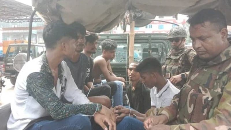 ঢাকা-টাঙ্গাইল মহাসড়কে বিশৃঙ্খলার অভিযোগে ৬ শ্রমিক আটক