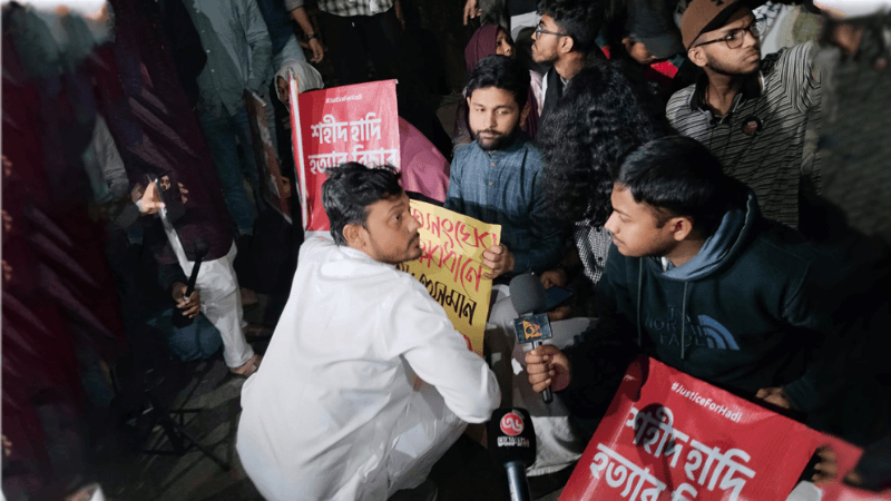 যমুনার সামনে ইনকিলাব মঞ্চের অবস্থান