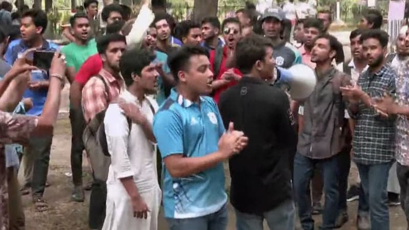 ৭ কলেজ শিক্ষার্থীদের ক্লাস ও পরীক্ষা বর্জন