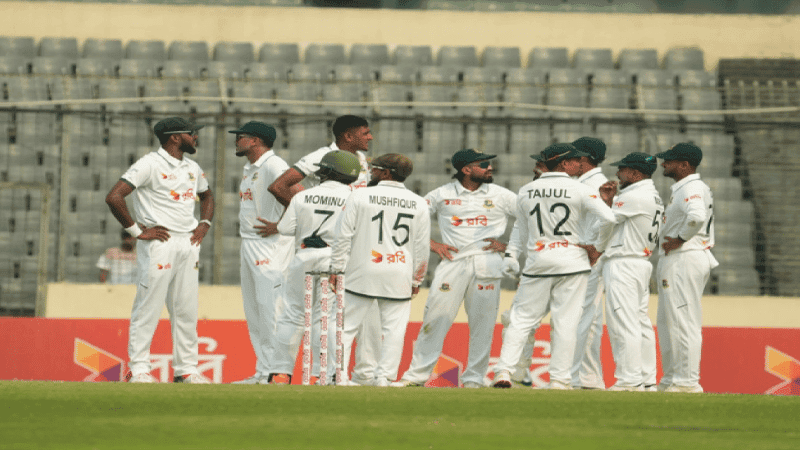 ‘বাজে’ ফিল্ডিংয়ে হতাশায় দ্বিতীয় দিন শেষ করল বাংলাদেশ