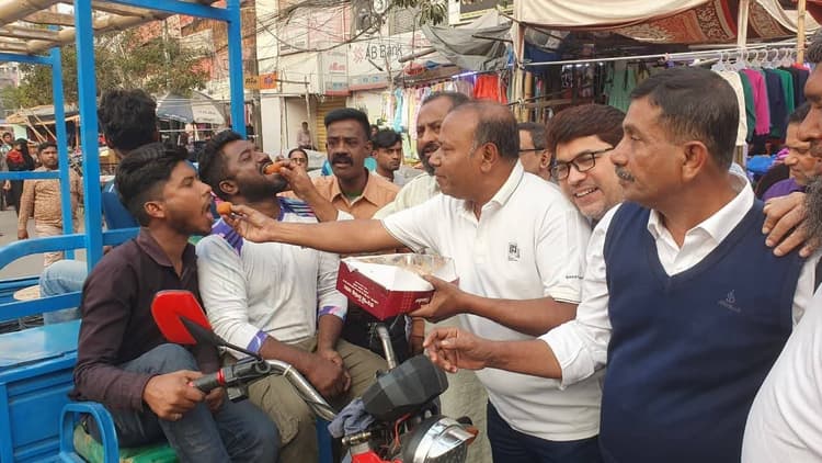 ভূমিমন্ত্রী মিজানুর রহমান মিনুকে ঘিরে রাজশাহীতে আনন্দের জোয়ার