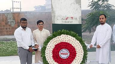 যশোরে মলিন বিজয়স্তম্ভে শ্রদ্ধাঞ্জলি, বঙ্গবন্ধুর নাম ঢেকে রাখায় ক্ষোভ