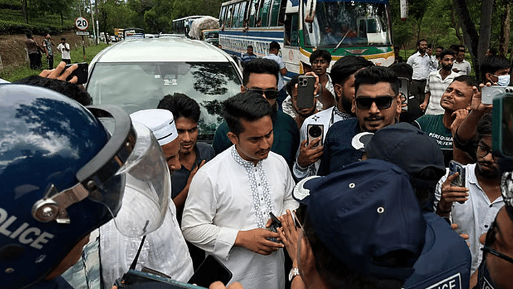 ১৪৪ ধারা অমান্য করে হবিগঞ্জের পথে এনসিপির কেন্দ্রীয় নেতারা