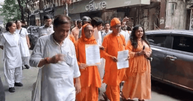 সংখ্যালঘুদের নিরাপত্তা ও চিন্ময় কৃষ্ণের মুক্তি চেয়ে কলকাতায় বাংলাদেশ মিশনে স্মারকলিপি প্রদান