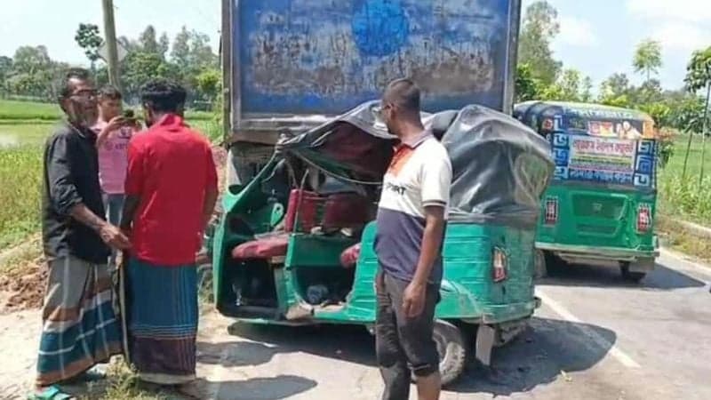 বগুড়ায় ট্রাকের ধাক্কায় বাবা-ছেলেসহ নিহত ৩ 